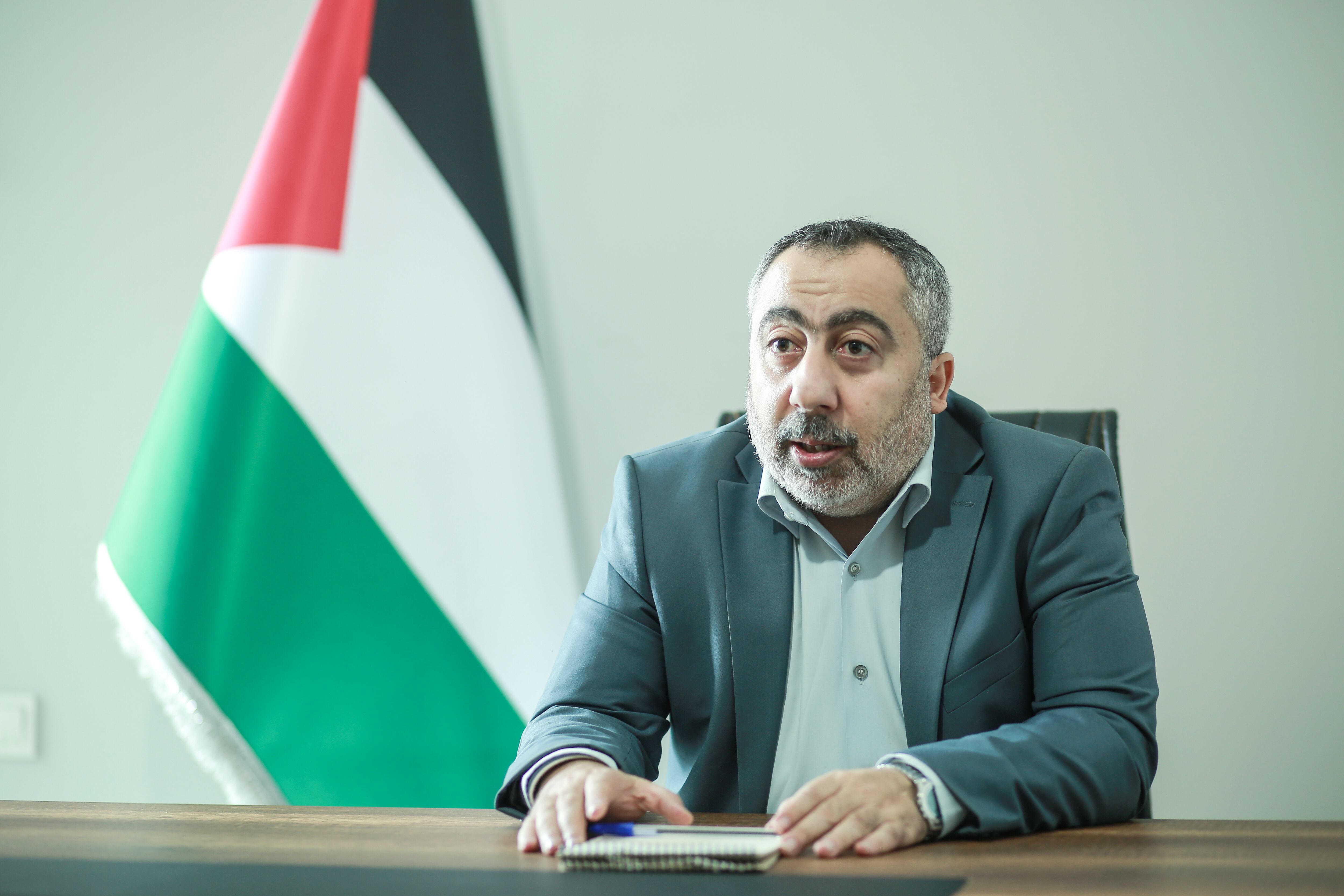 Taher al-Nunu, asesor de prensa del líder de Hamás, Ismail Haniyeh, habla sobre la segunda ronda del Diálogo Nacional Palestino y las próximas elecciones durante una entrevista exclusiva en Estambul, Turquía, el 10 de marzo de 2021.