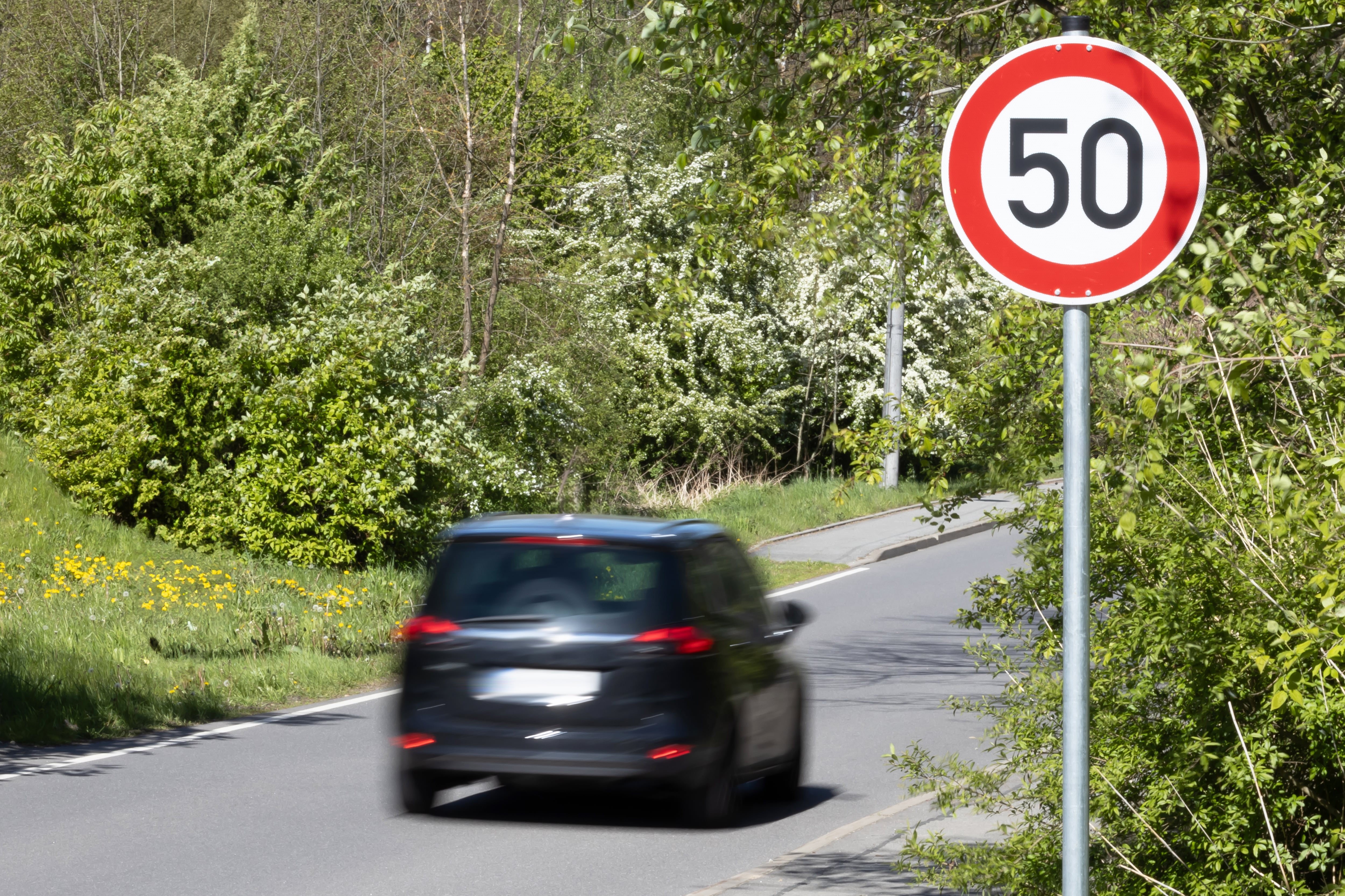 El exceso de velocidad sigue siendo una de las principales causas de siniestros en las vías de Colombia.