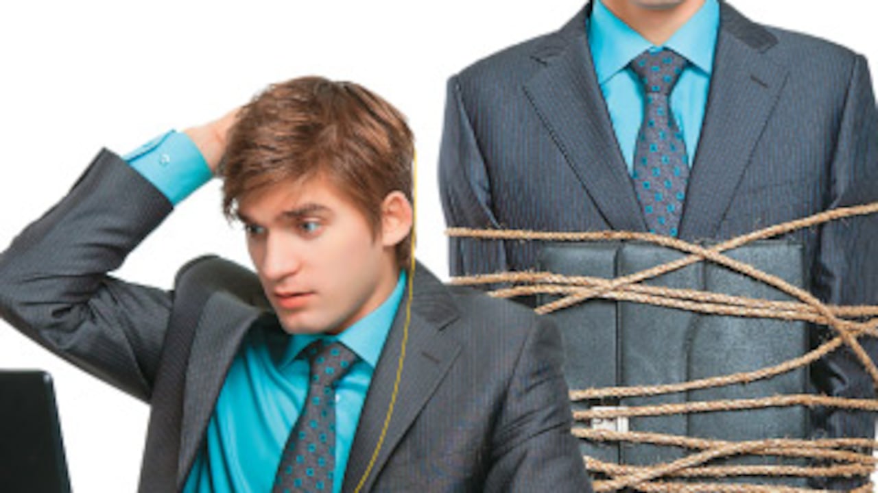 El trabajador contratado por prestación de servicio no tiene que cumplir horario laboral. Su tiempo de trabajo es coordinado, no subordinado.