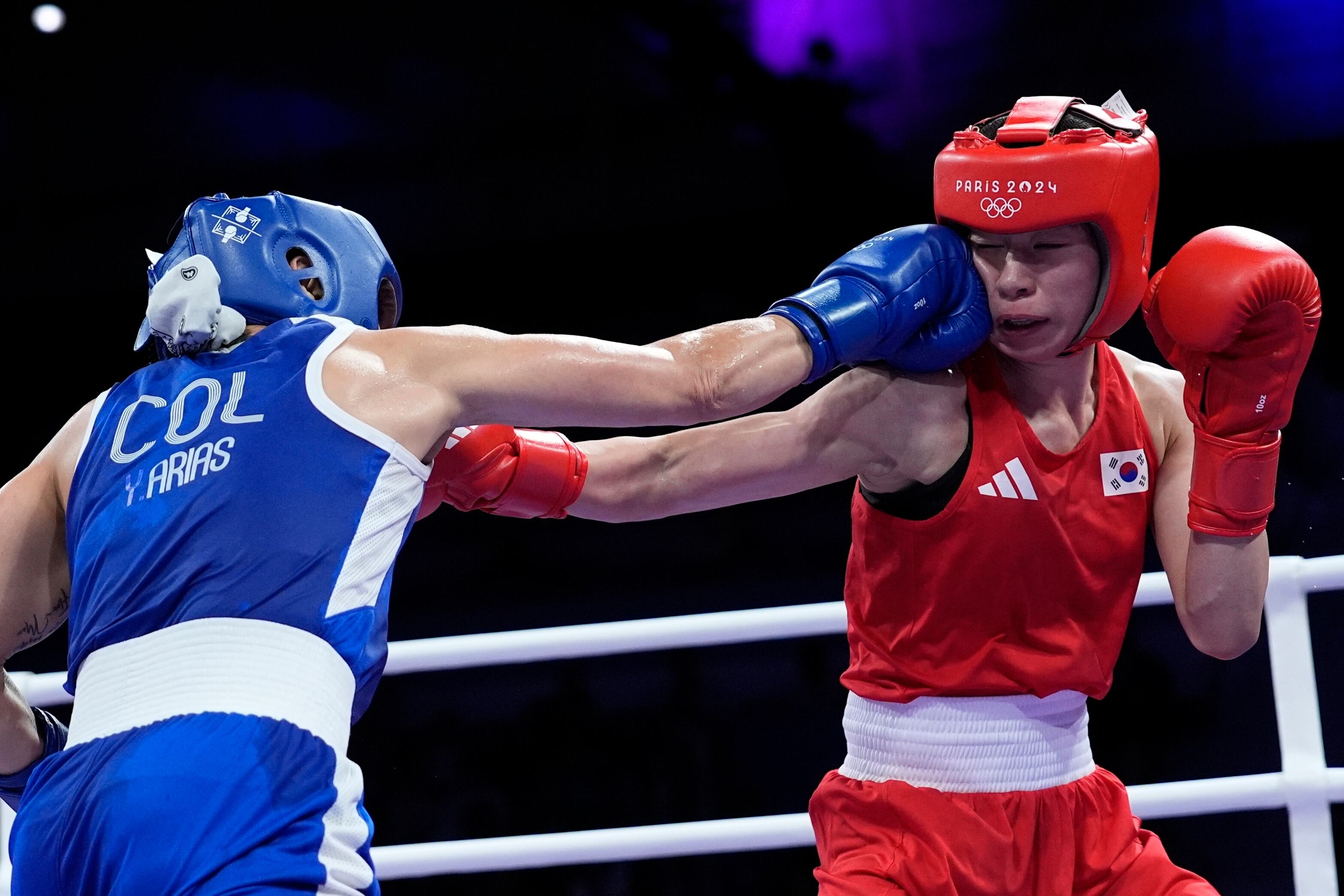 Imagen de la pelea entre Yeni Arias y Aeji Im, por boxeo femenino, en los Juegos Olímpicos de París 2024.