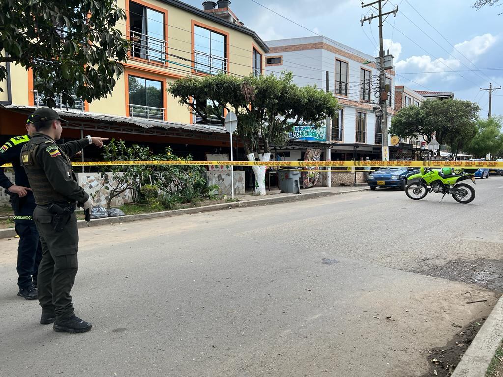 La Policía continúa la búsqueda del ladrón que logró escapar.