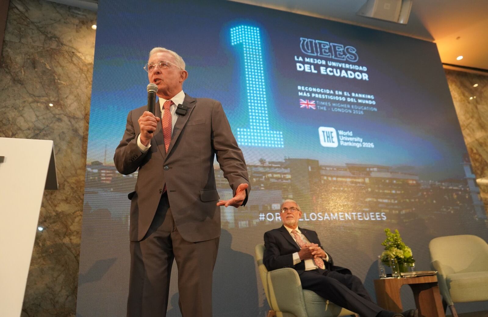 Álvaro Uribe Vélez recibió el Doctorado Honoris Causa.