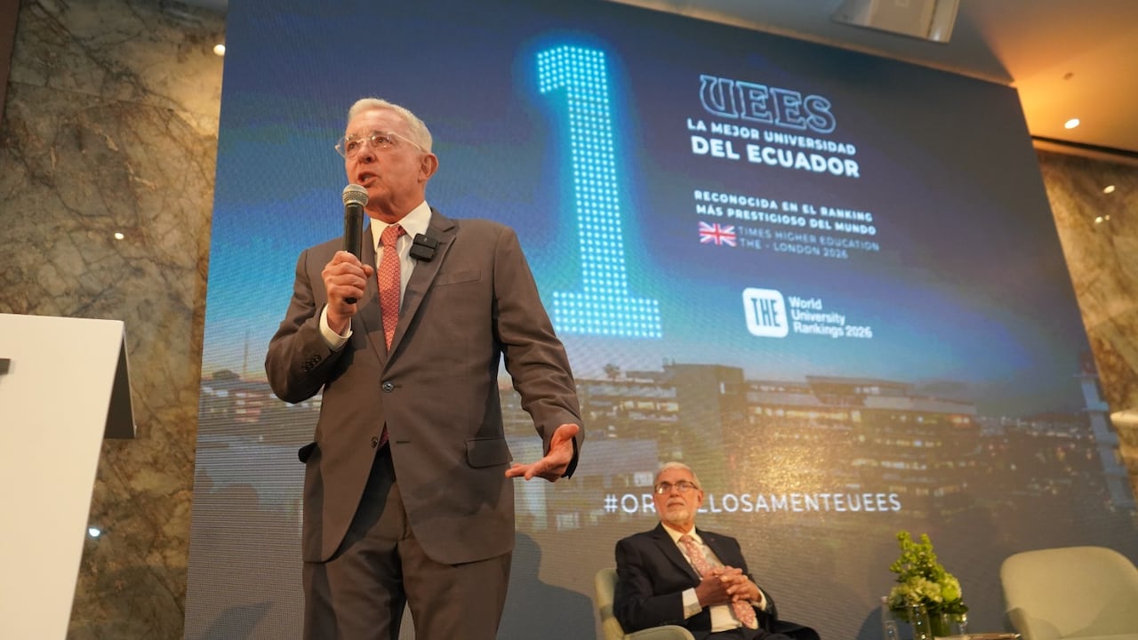 Álvaro Uribe Vélez.