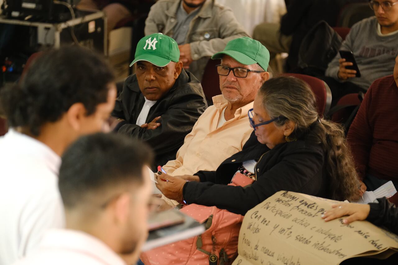 Por género, la mayor parte de los trabajadores informales del país son hombres, con el 58,14 %, mientras que las mujeres equivalen al 53,02 % de este grupo de la población.