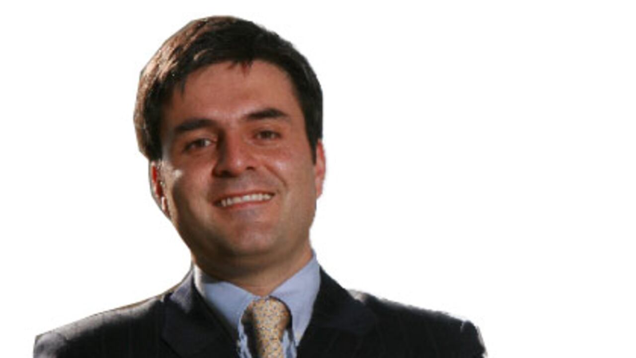 Gustavo Valbuena ha demostrado independencia. En octubre de 2007, cuando llegó al cargo, le tocó resolver la sanción a los bancos y ratificó la multa que decidió su antecesor