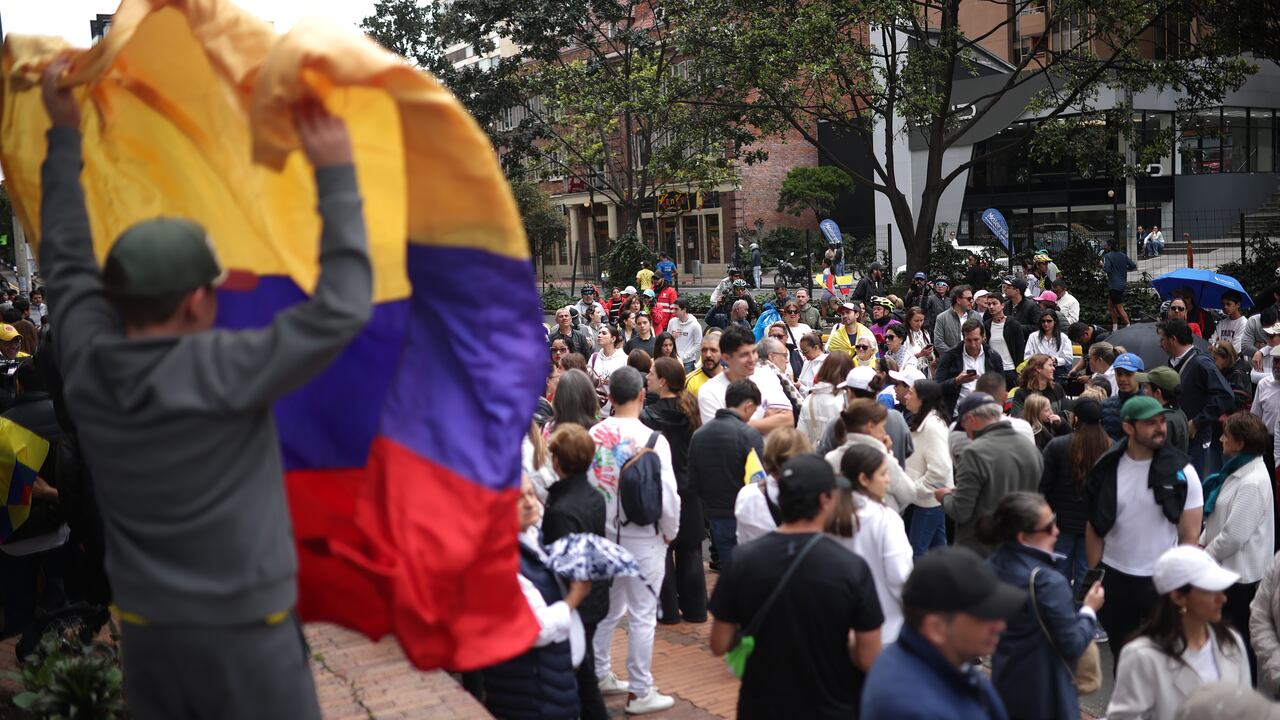 Marcha por la vida, marcha por Colombia. Oración por la salud de Miguel Uribe Turbay.
