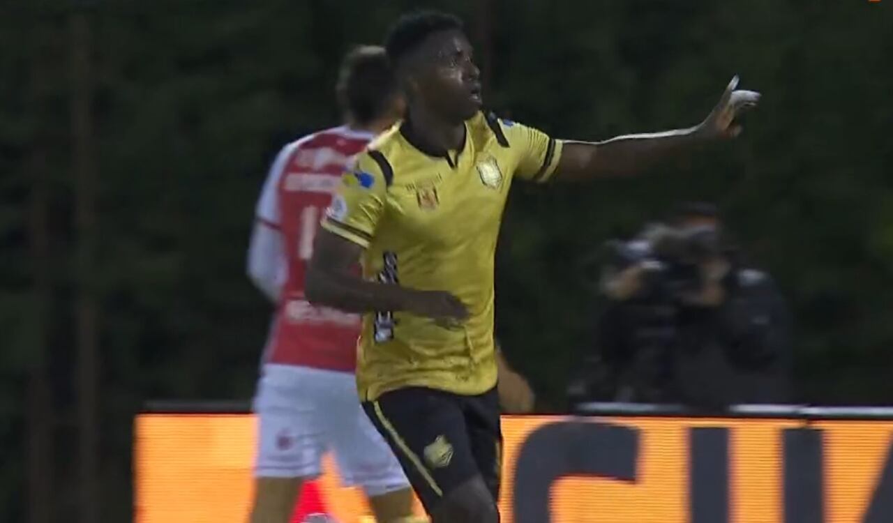 Marco Pérez marcó triplete en el primer tiempo ante Santa Fe.