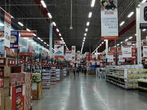 En Alkosto no se reportan aglomeraciones, como ocurriera el pasado 19 de junio. Los directivos restringieron el acceso al área de tecnología y electrodomésticos, donde tampoco hay presencia de asesores.