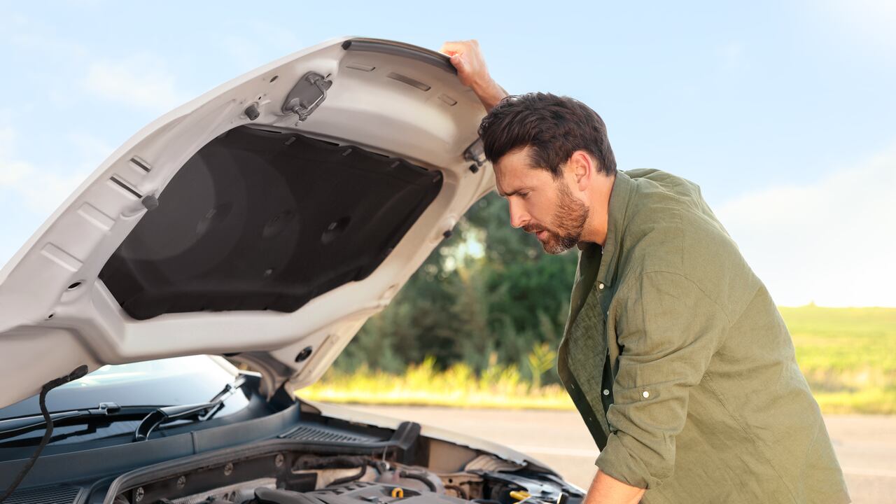 Se debe verificar que no haya herramientas que impidan que este ajuste de forma correcta.