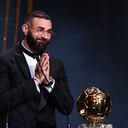 Benzema es el primer francés que gana el Balón de Oro desde el año 1998. (Photo by FRANCK FIFE / AFP)