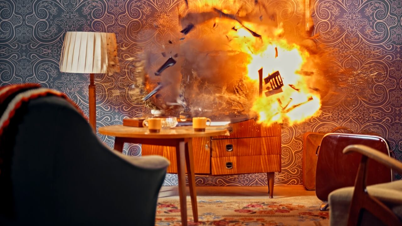 Es clave mantener el televisor limpio, sin polvo y libre de objetos que puedan interferir con su ventilación.