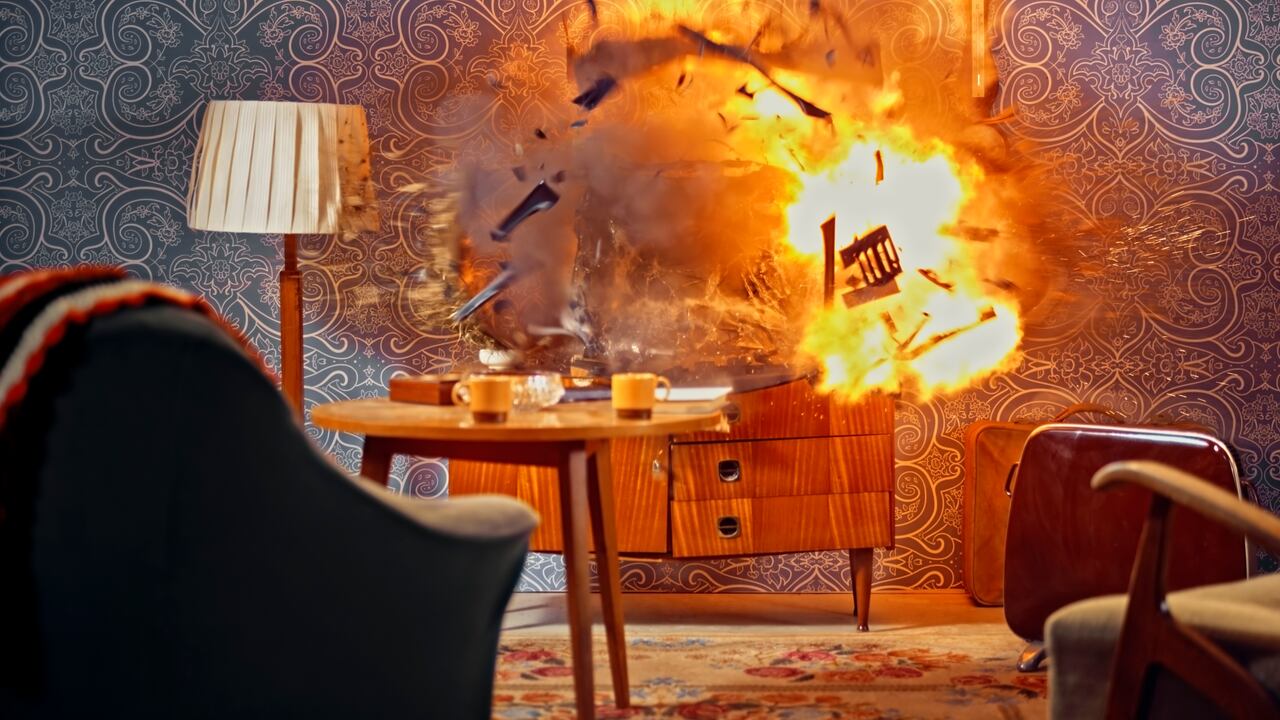 Es clave mantener el televisor limpio, sin polvo y libre de objetos que puedan interferir con su ventilación.