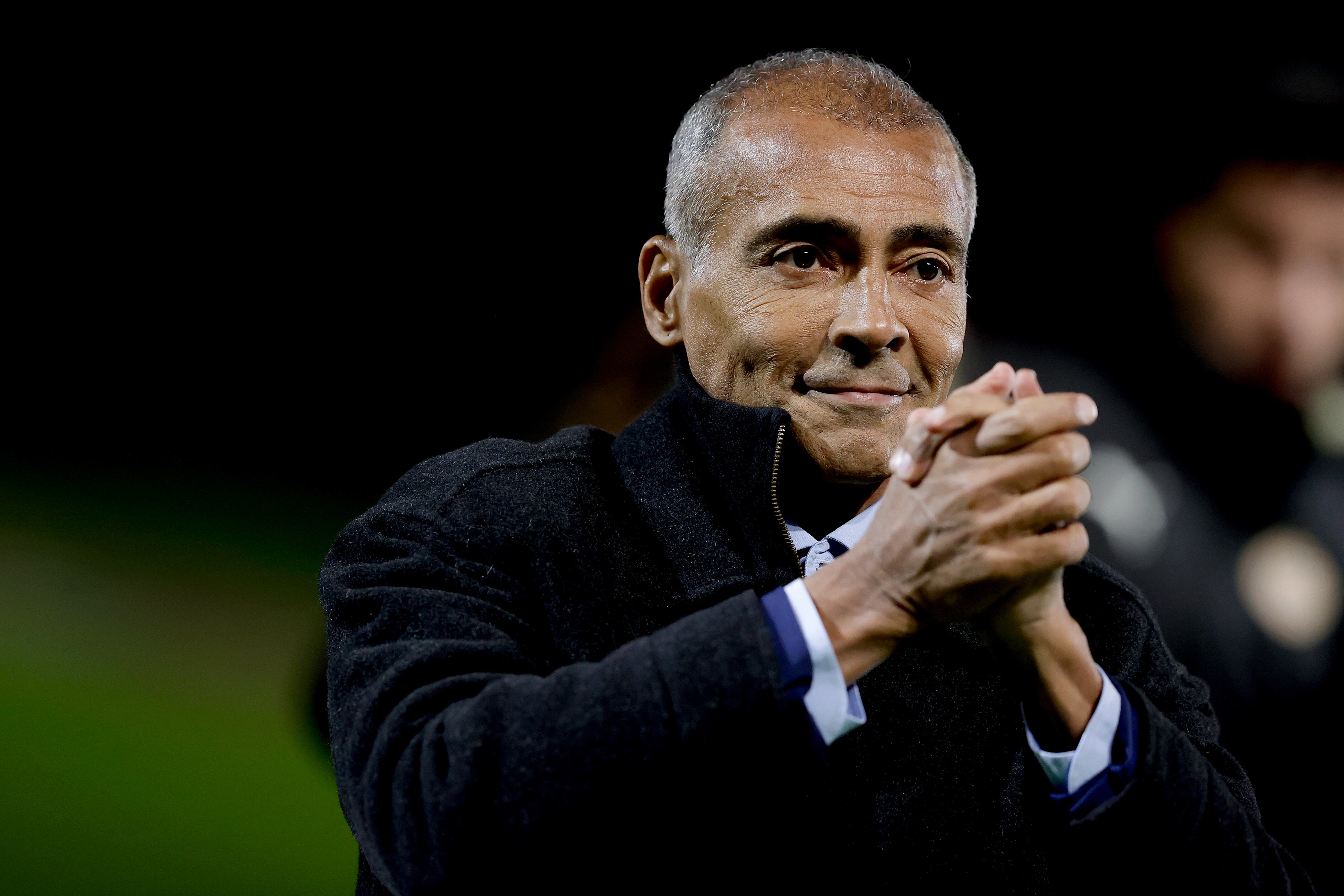 Romario, de frente contra el tío de Lucas Paquetá.