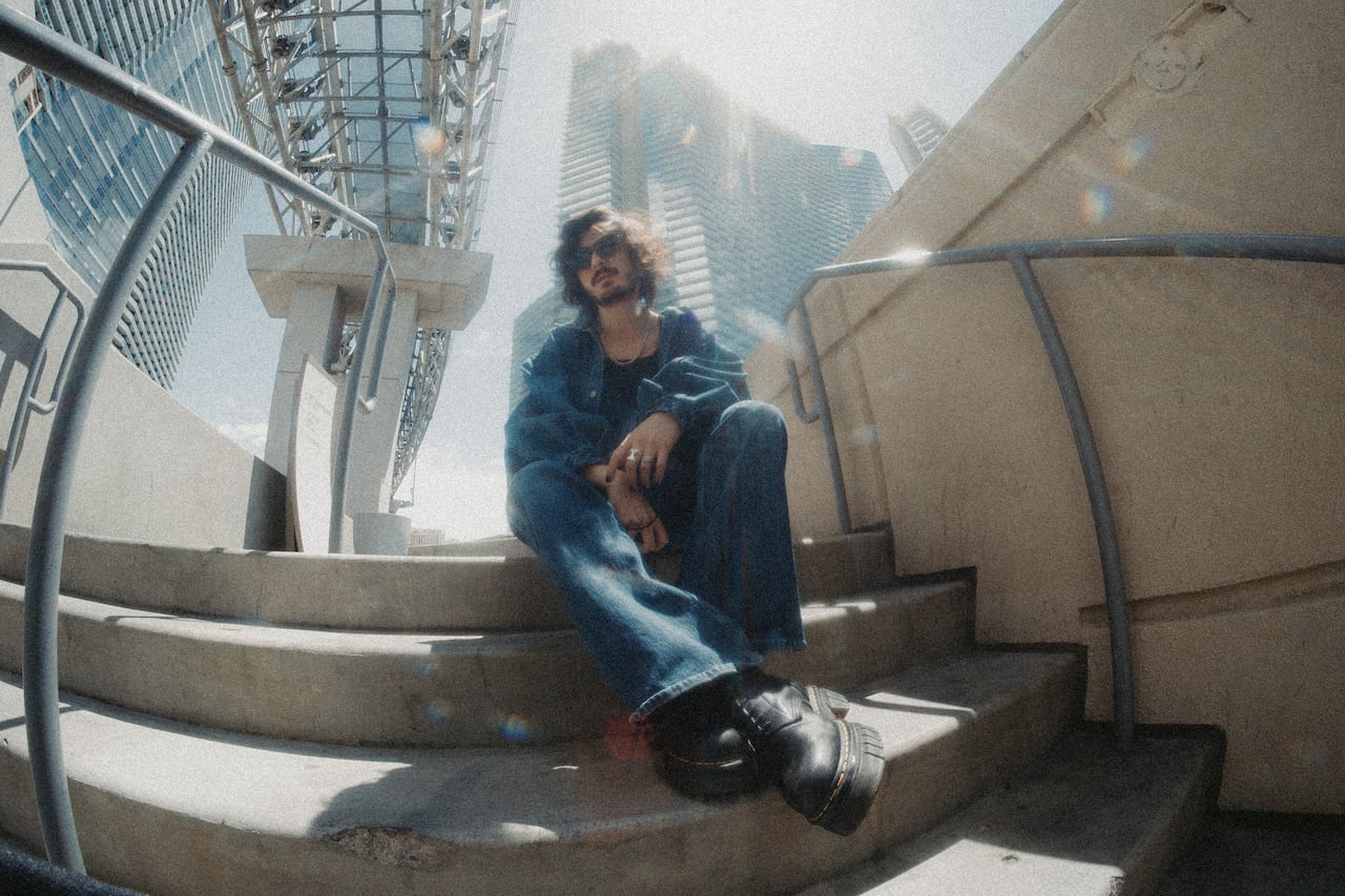 Simón Vargas, integrante de Morat, lanzó su libro 'A la orilla de la luz'