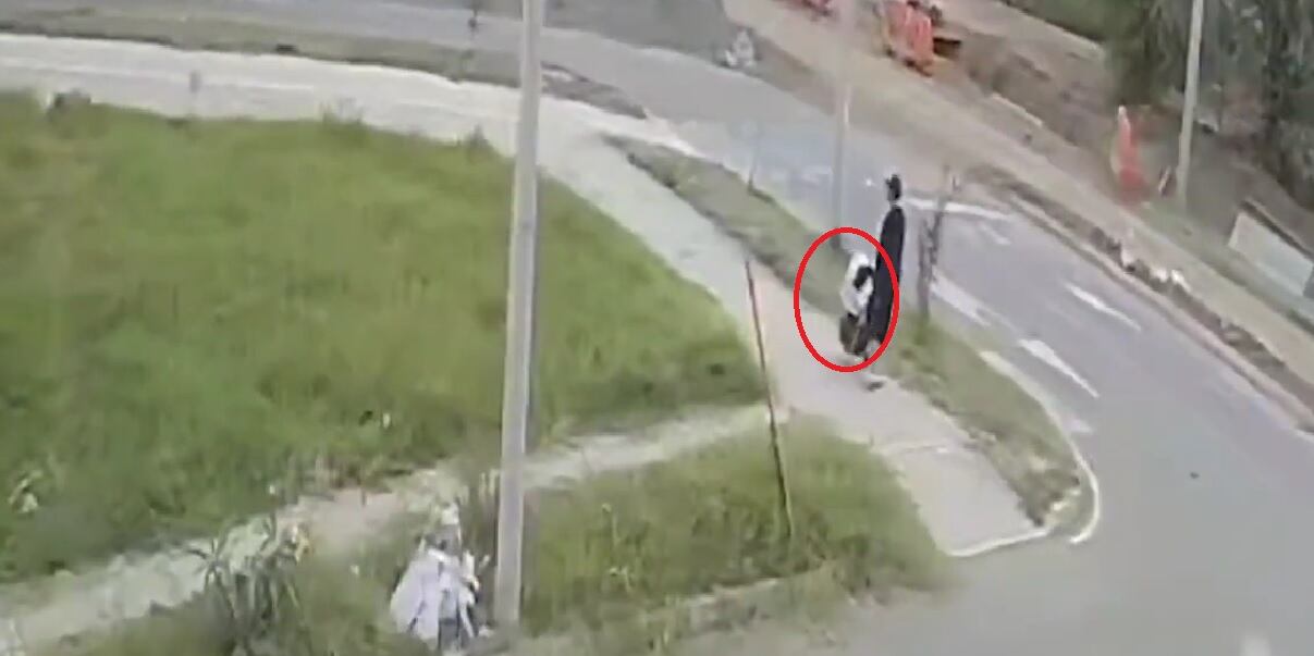 Revelan impactante video de cómo presunto asesino de mujer en Palmira paseó el cuerpo en un carrito de mercado.