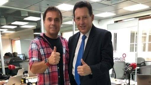 César Augusto Londoño y Óscar Rentería, con quien condujo el program 'El pulso del fútbol'.