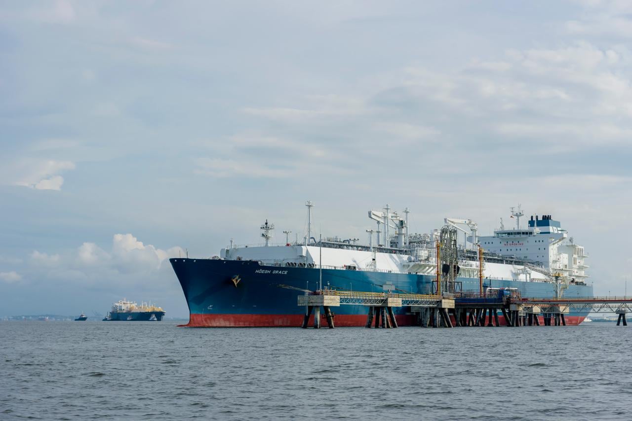 El buque Höegh Grace de la regasificadora Spec LNG