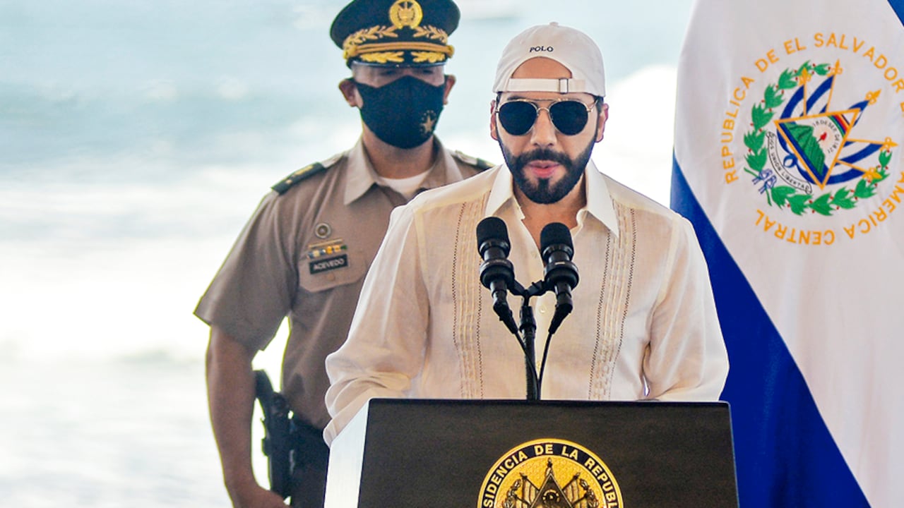El presidente El Salvador, Nayib Bukele, el mandatario millennial que sigue lleno de polémicas por sus actitudes autoritarias. Foto: Getty Images