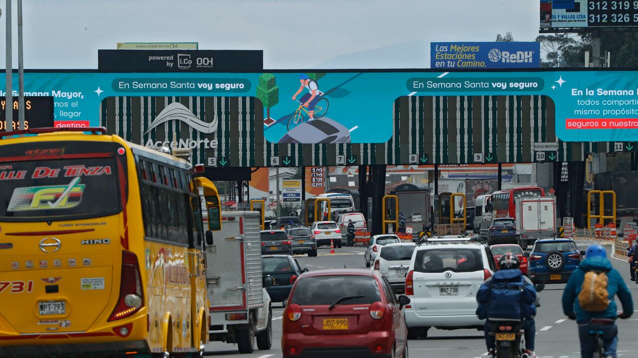 Plan éxodo de Semana Santa  tránsito y transporte Policía Nacional de carreteras
peaje salida de Bogotá
Bogotá abril 12 del 2022
Foto Guillermo Torres Reina / Semana