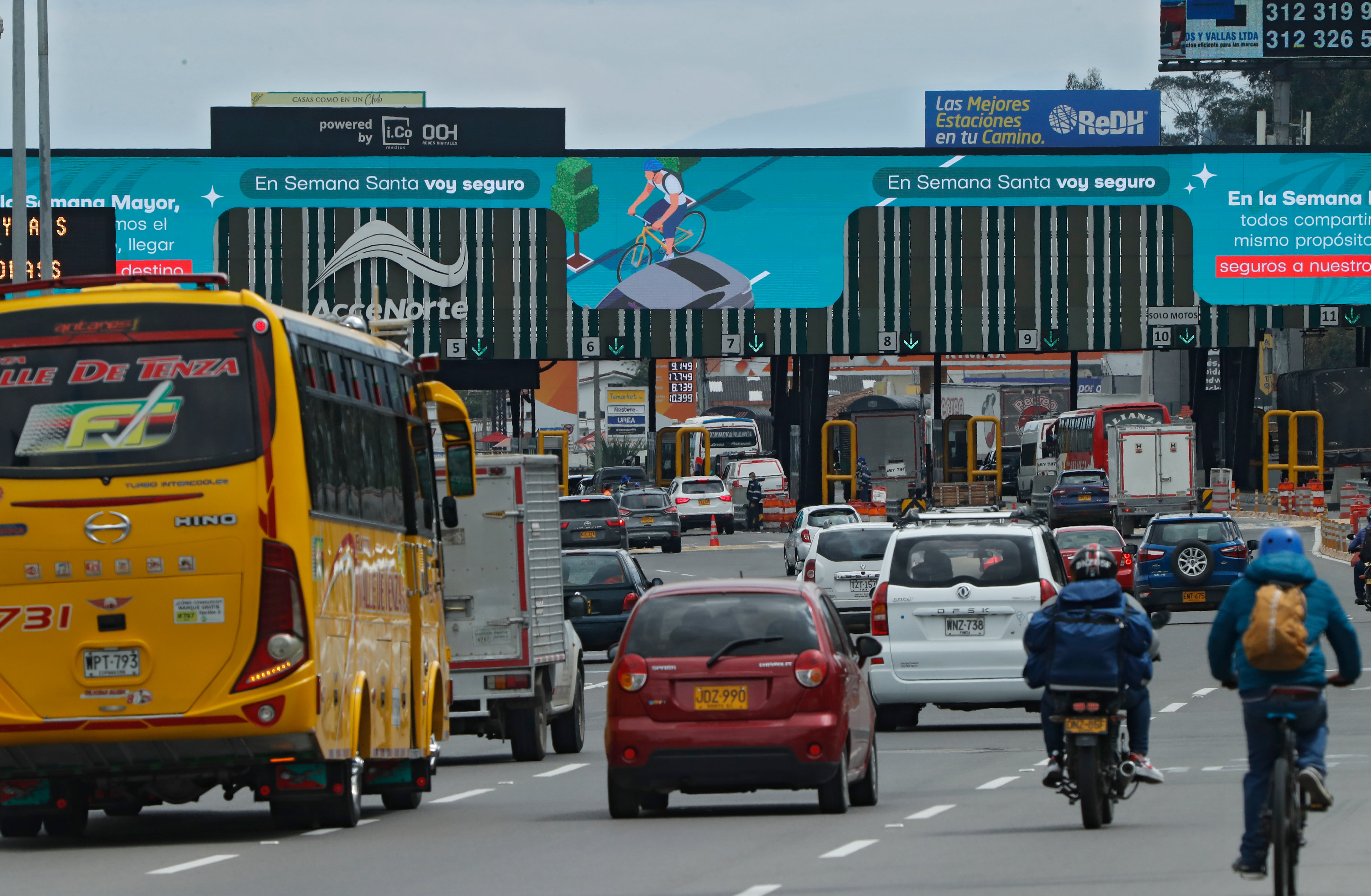 Plan éxodo de Semana Santa  tránsito y transporte Policía Nacional de carreteras
peaje salida de Bogotá
Bogotá abril 12 del 2022
Foto Guillermo Torres Reina / Semana