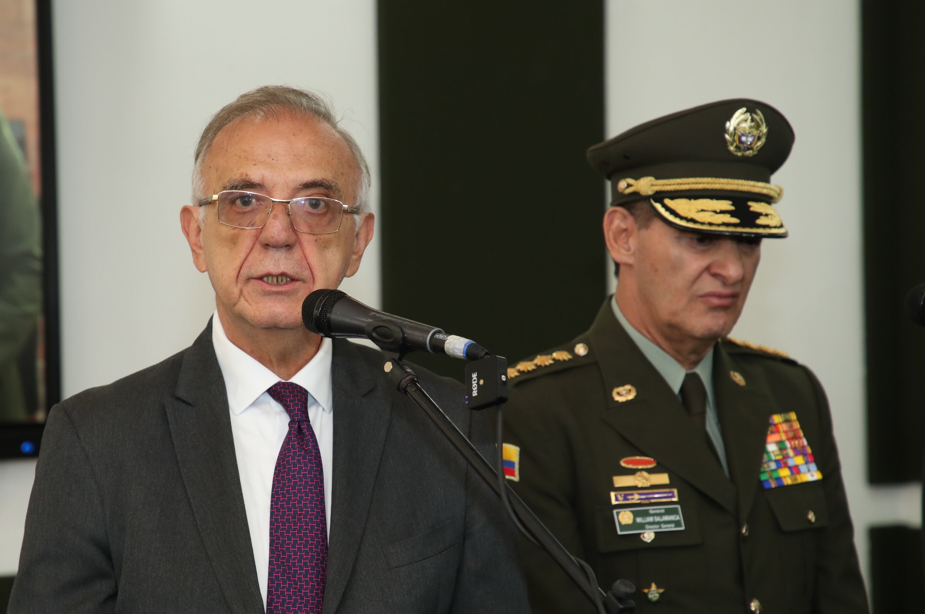 Ceremonia de ascensos de un personal de suboficiales y nivel ejecutivo e ingreso al grado de subintendente de la Policía Nacional de Colombia