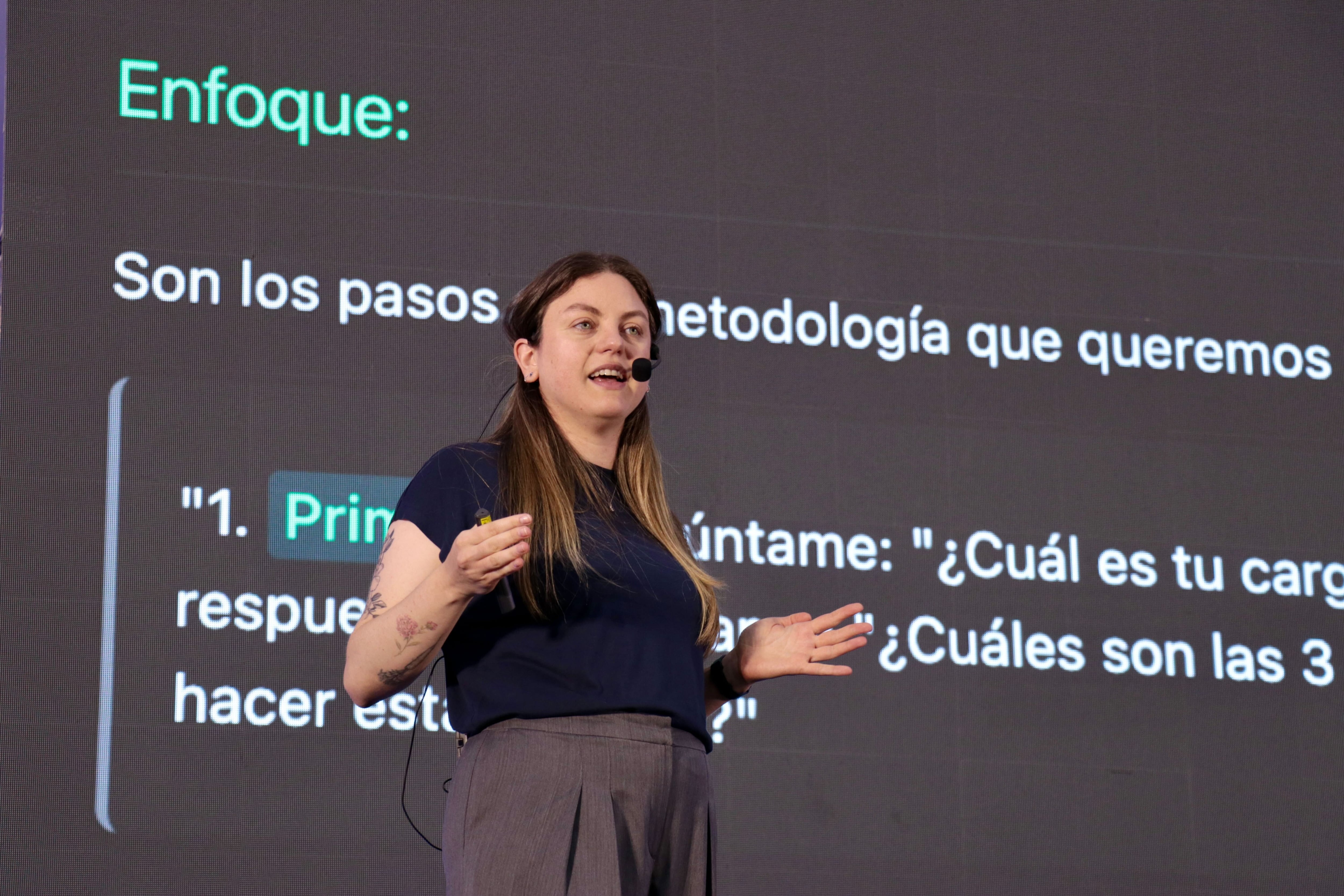 Nicole Chapaval, CBO de Platzi, es la autora de 'Crear desde acá'.