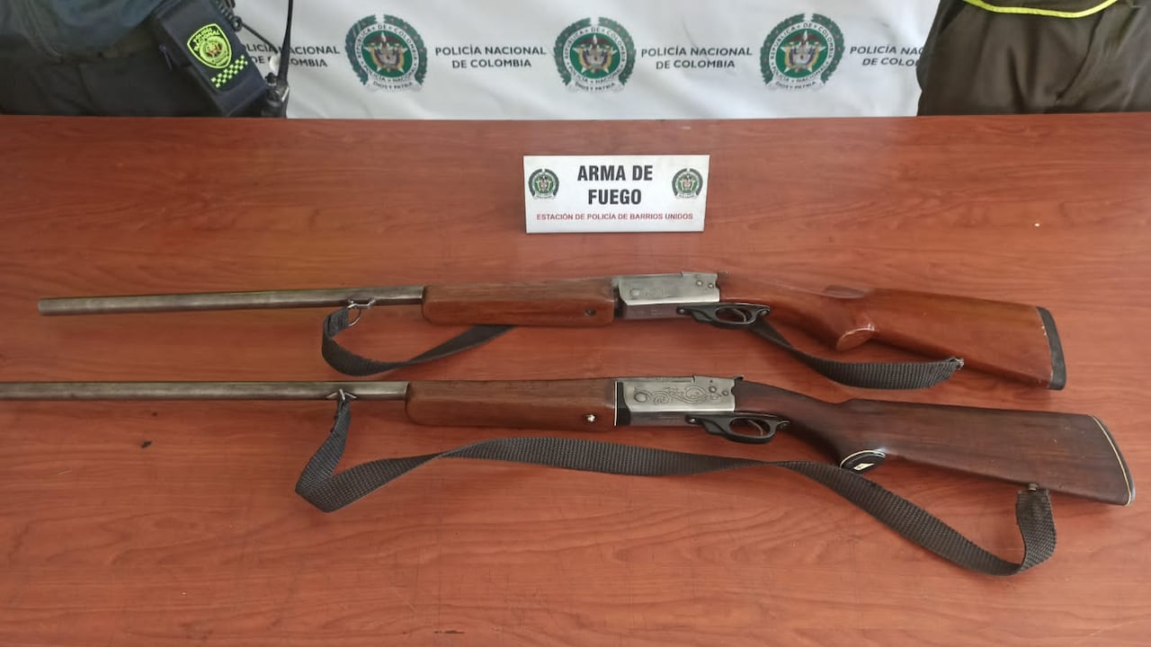 Dos escopetas halladas al interior de un SITP.