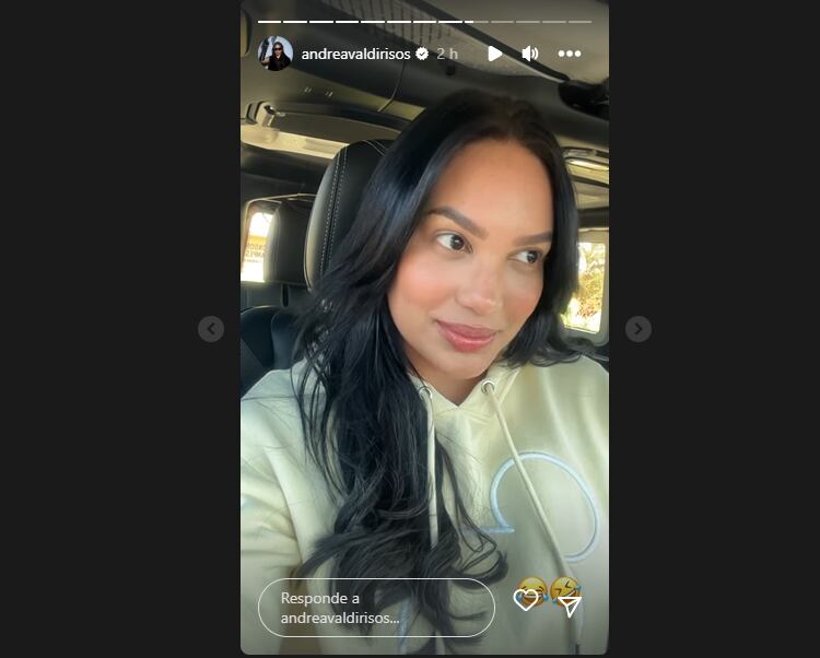 La influencer se quitó las extensiones de sus pestañas