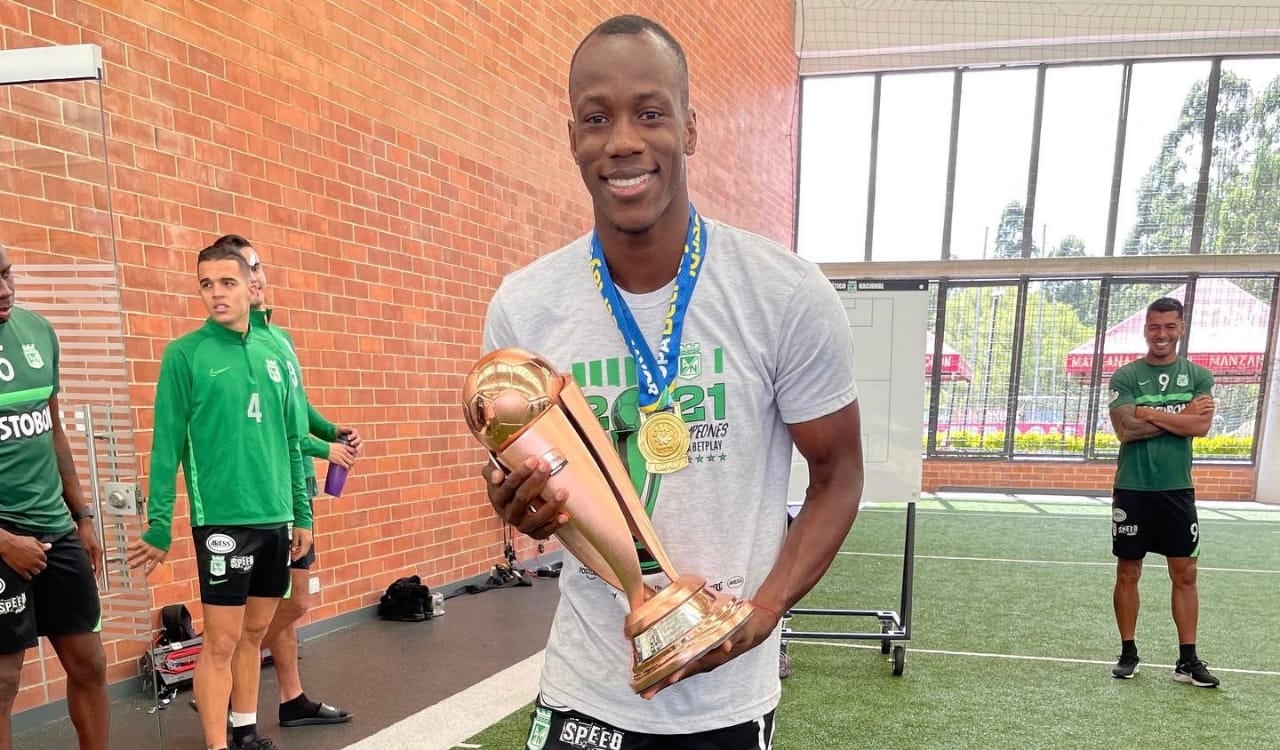 Con emoción el volante agradeció al club por el gesto