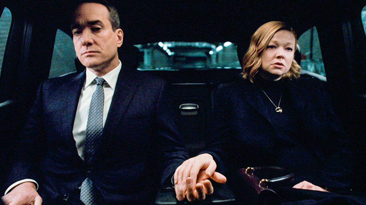 Entre las virtudes que comparten estas producciones, que pasarán a la historia como las mejores en el final de la era dorada de la televisión, es que nunca traicionaron su tono. Succession brilló poco, pero brilló muy fuerte.