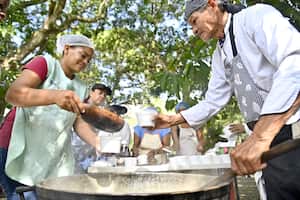 Esto se hará mediante la compra de cosechas a los campesinos y la creación de una red de distribución de alimentos a bajo precio.