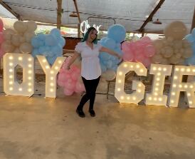 Manuela Gómez compartió videos en sus redes sociales, sobre la revelación del sexo de su bebé.