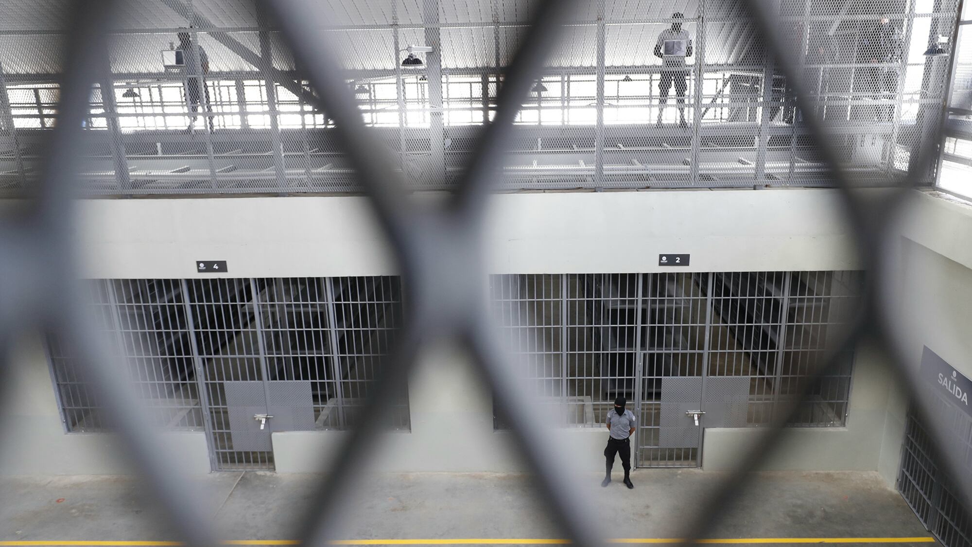 Centro de Confinamiento del Terrorismo" (CECOT)