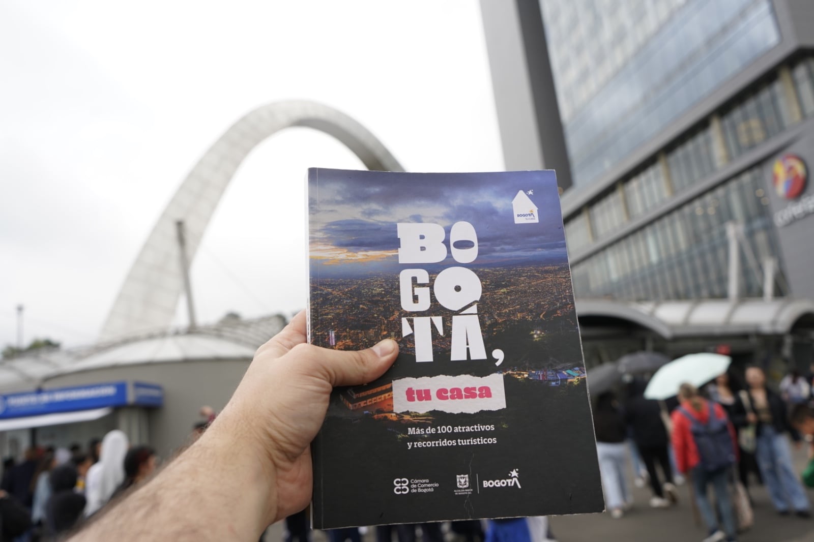 El lanzamiento del libro Bogotá, tu casa: 100 experiencias y recorridos turísticos, se realizó en la FilBo 2025.