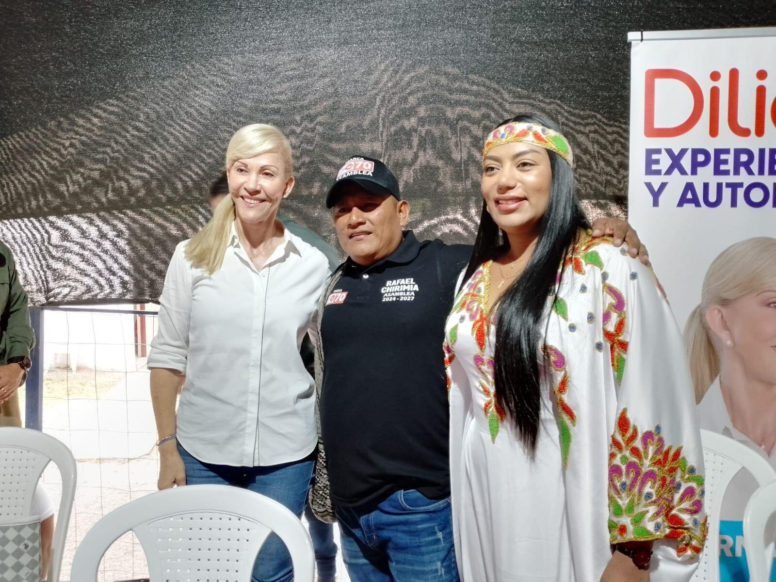 Dilian Francisca Toro recibe el respaldo de Martha Peralta.