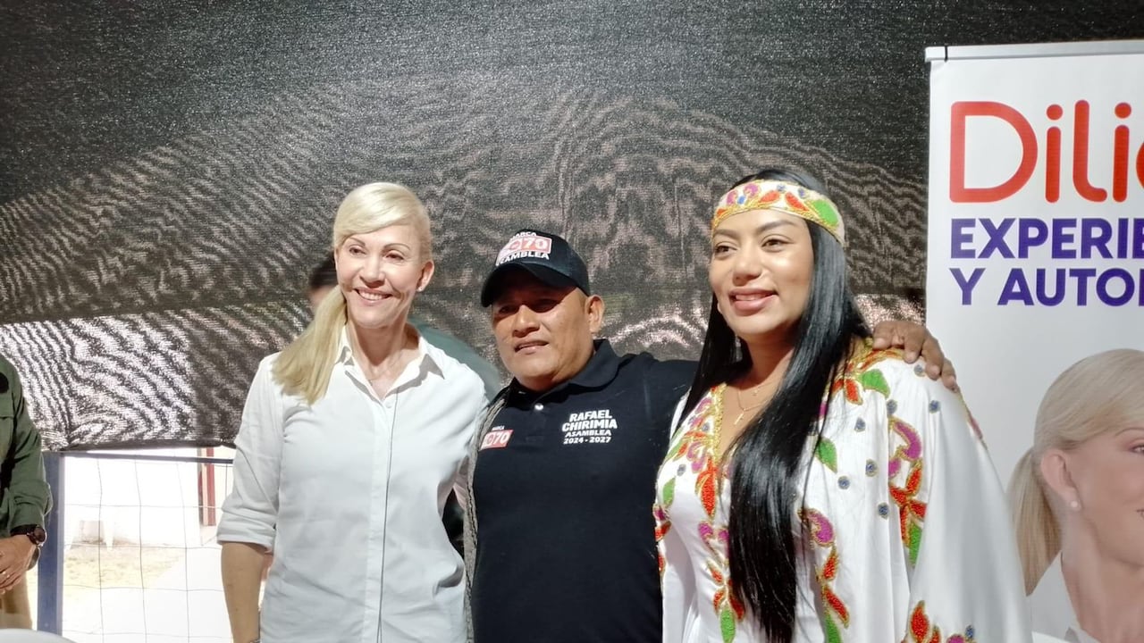 Dilian Francisca Toro recibe el respaldo de Martha Peralta.