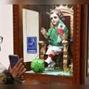 mexicanos visten al niño Dios “futbolero” con el uniforme nacional