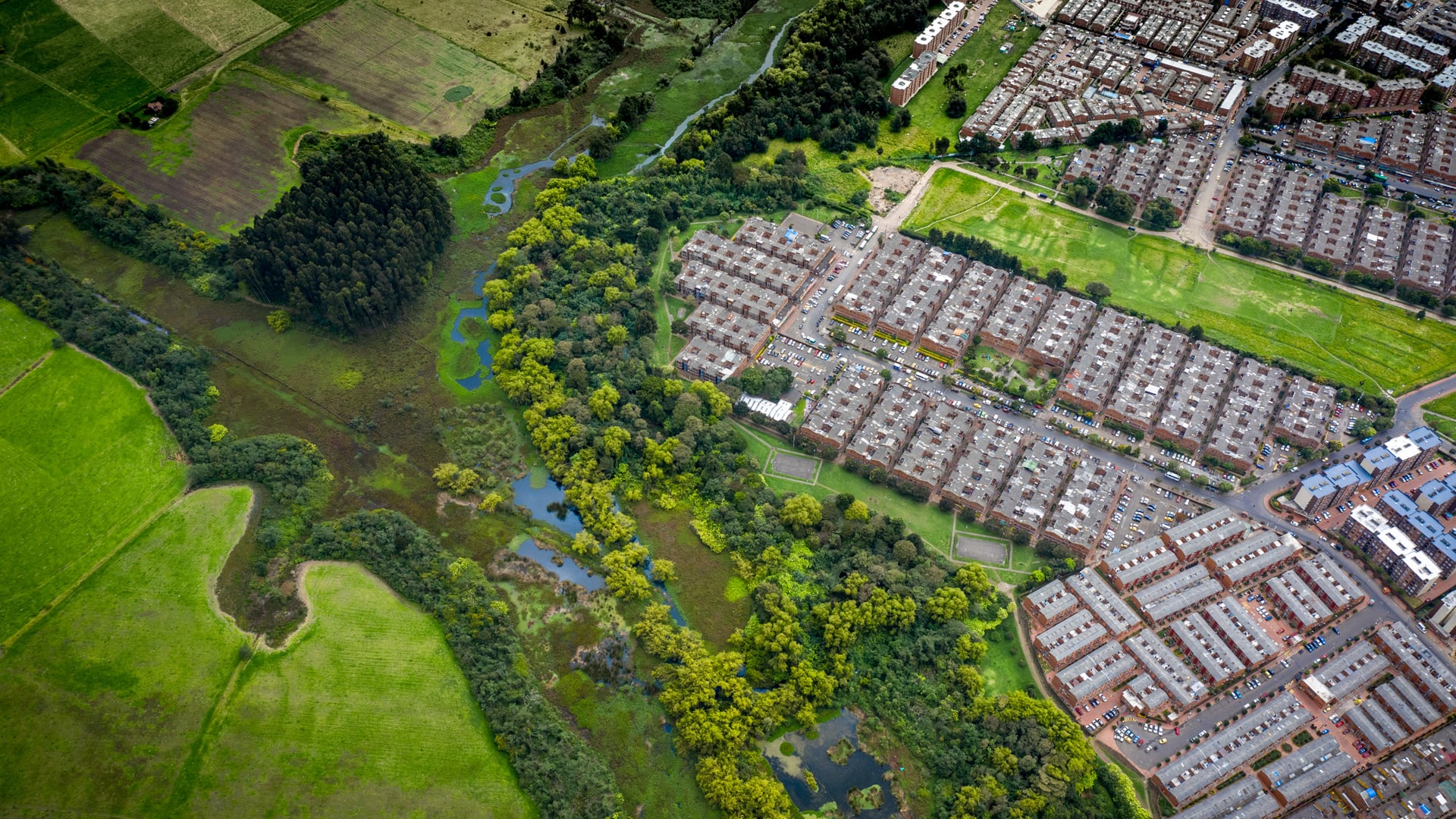 Urbanización Suba Compartir, junto al humedal La Conejera, en la vía Cota-Suba, Bogotá.