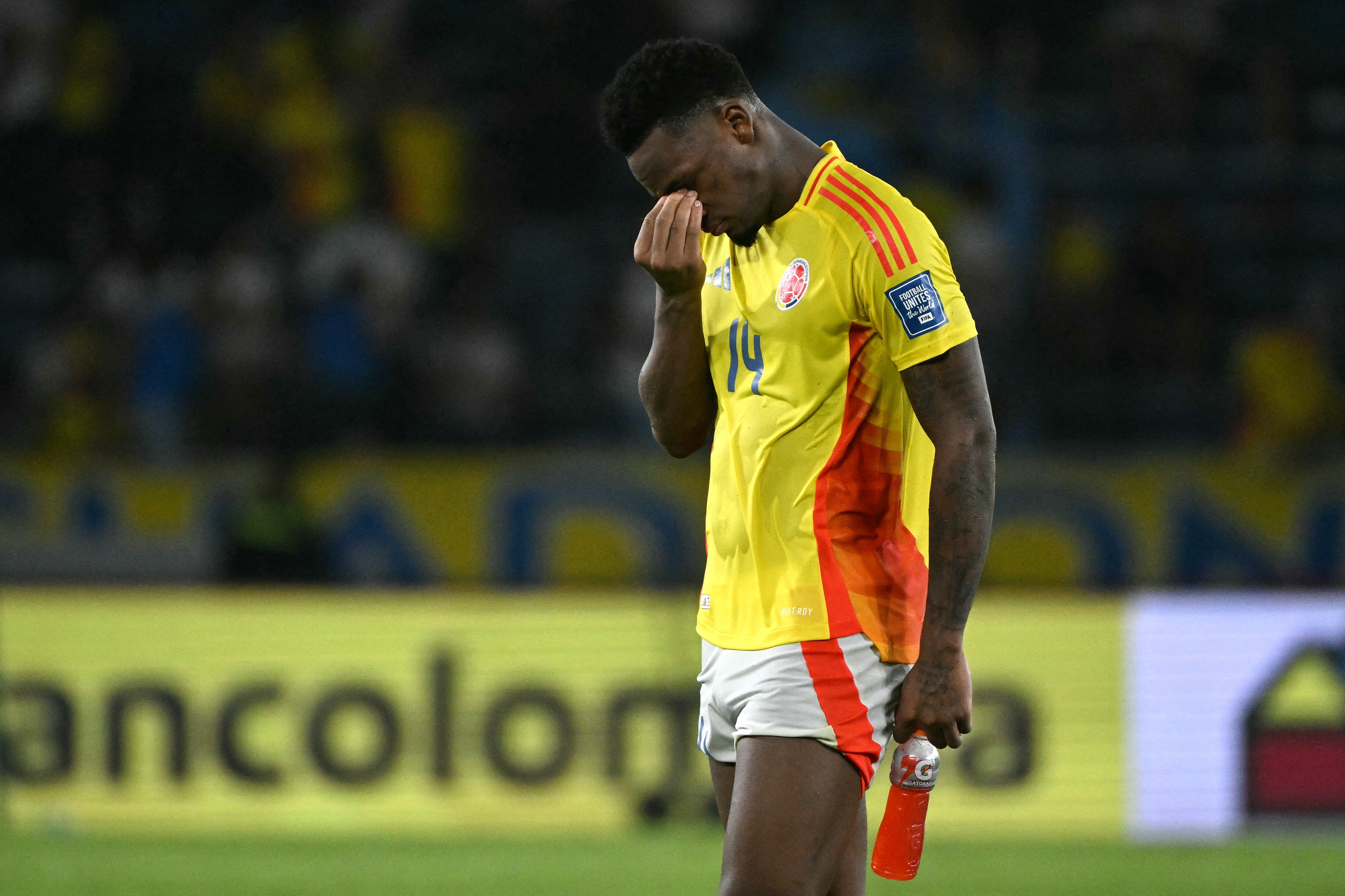 Colombia's forward #14 Jhon Dur�n reacts after the 2026 FIFA World Cup South American qualifiers football match between Colombia and Paraguay at the Metropolitano Roberto Melendez stadium in Barranquilla, Colombia, on March 25, 2025. (Photo by Luis ACOSTA / AFP)