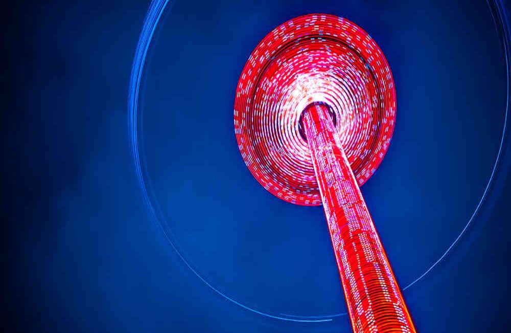 En la noche, Mundo Aventura se vuelve un espectáculo de luces. Foto: Julián Galán