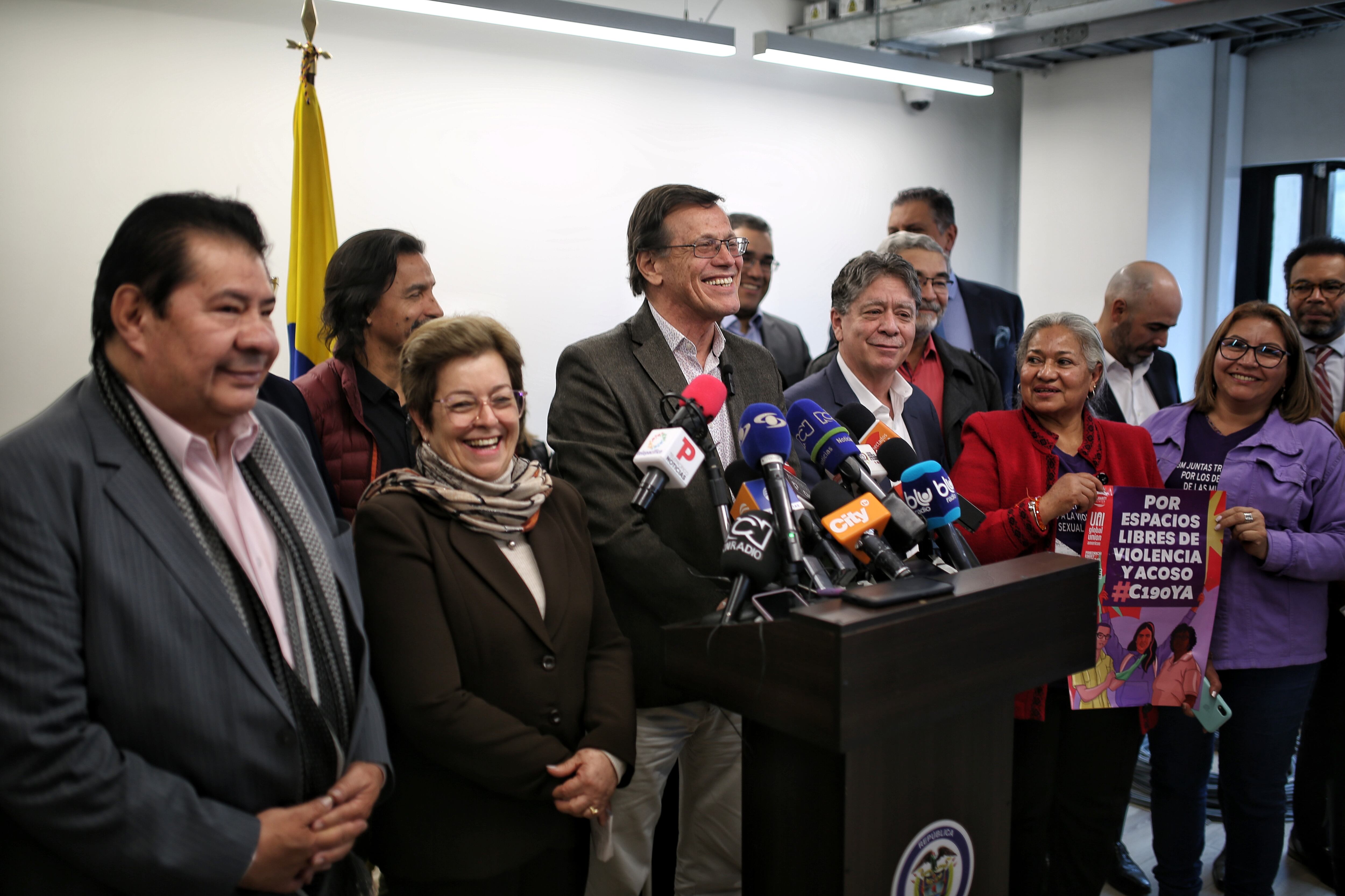 Mesa de dialogo para el incremento del salario mínimo