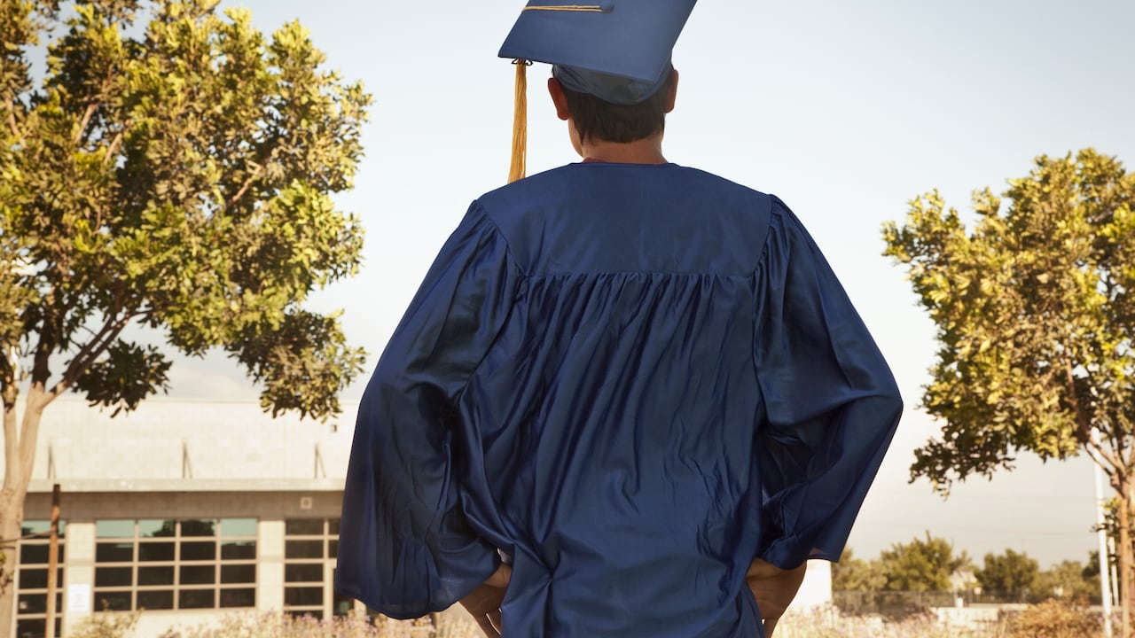 Las becas están disponibles para los magísteres.