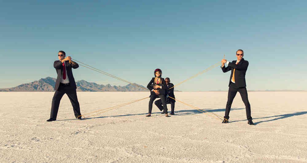 La figura de fiducia mercantil puede ser de gran ayuda, dada la flexibilidad de su modelo que se puede acomodar en beneficio del emprendedor.