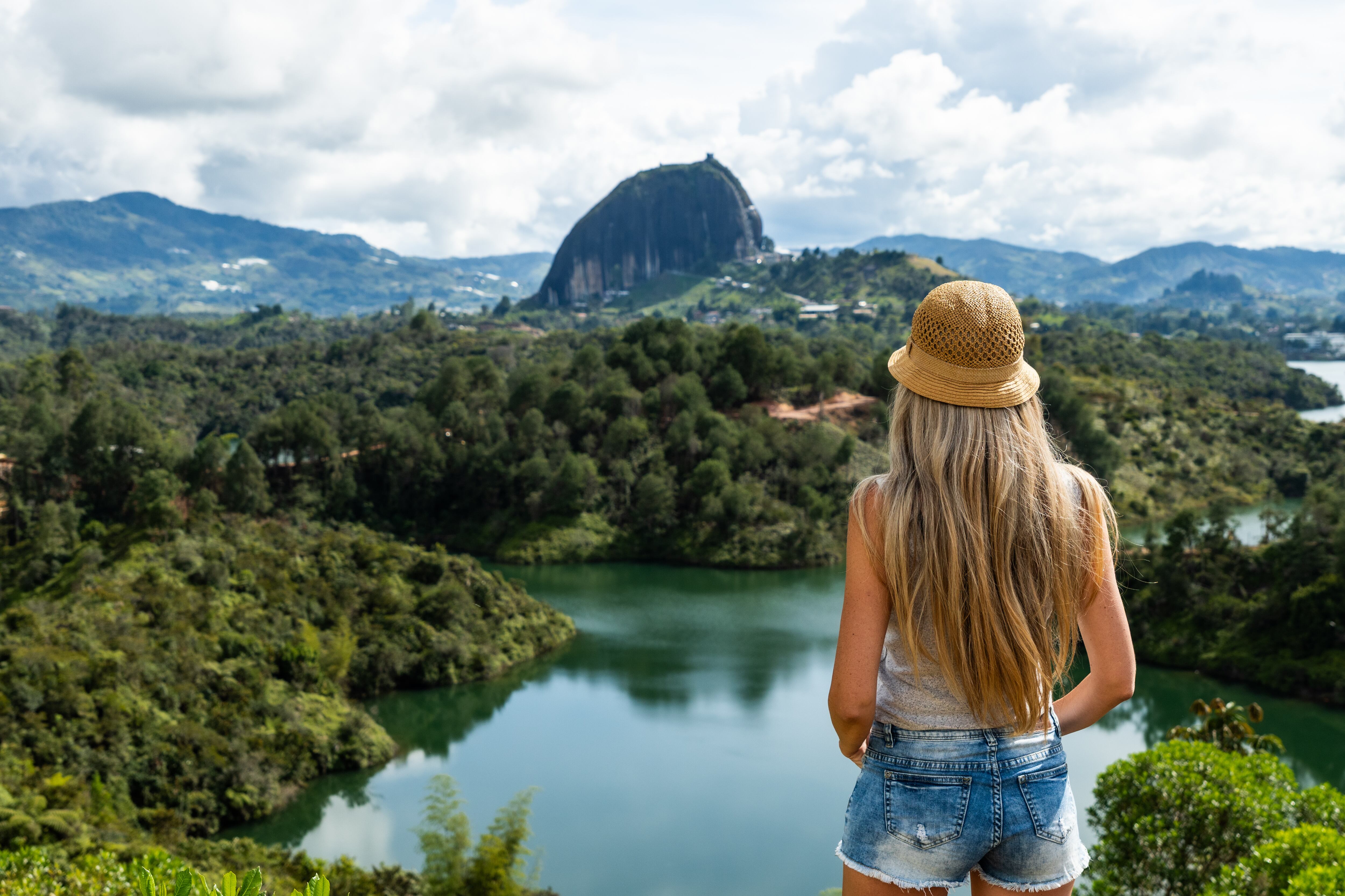 Turista en Guatapé, Colombia.