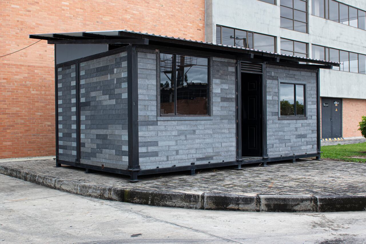 De acuerdo con Samuel Gómez Salgado, ingeniero de Conceptos Plásticos, los ladrillos hechos de plásticos son más resistentes a incendios y absorben más el calor.