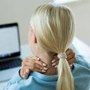 Expertos indican que los síntomas de la fibromialgia se acumulan progresivamente con el tiempo, sin que exista un evento desencadenante. Foto: Getty Images.