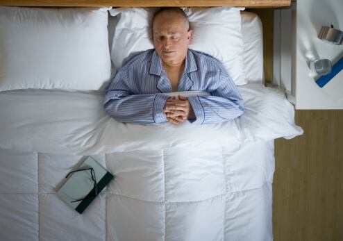 Las personas mayores se levantan constantemente al baño.