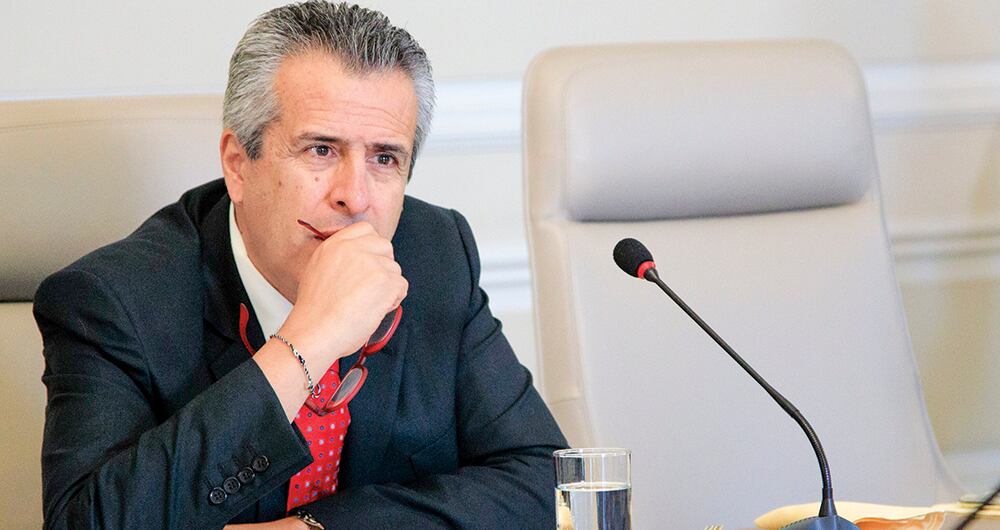  Luis Fernando Velasco, exministro del Interior, también habría formado parte del “cónclave”, con Carlos Ramón González.