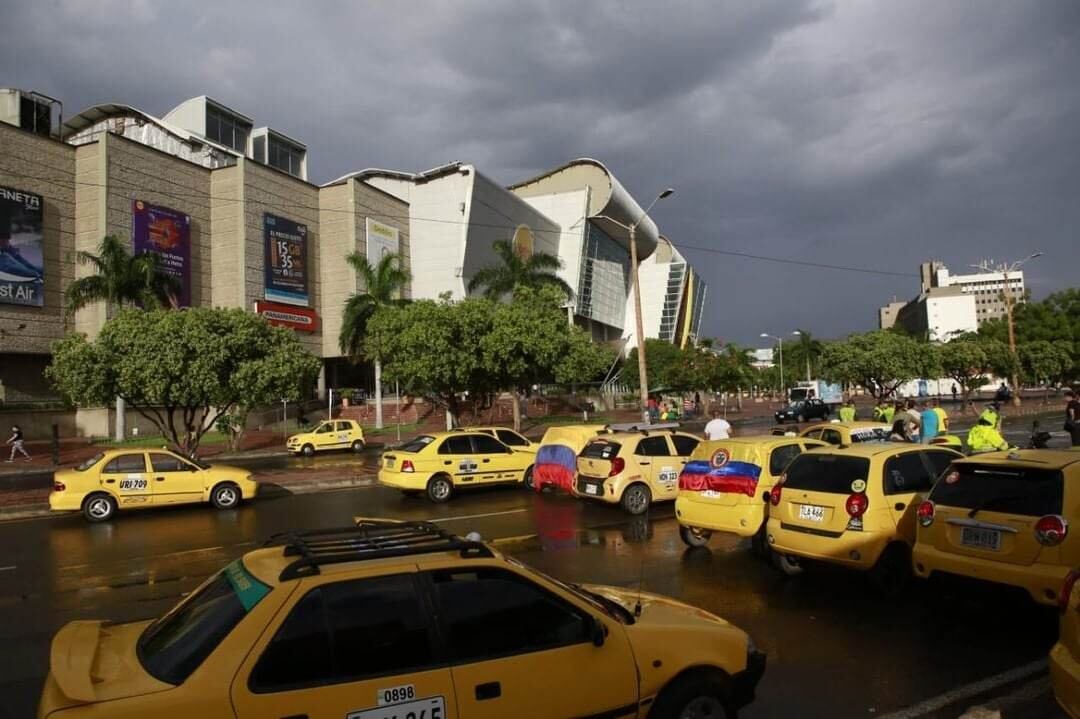 Los taxistas dicen que no levantarán los bloqueos hasta que el alcalde les cumpla con todo lo solicitado.