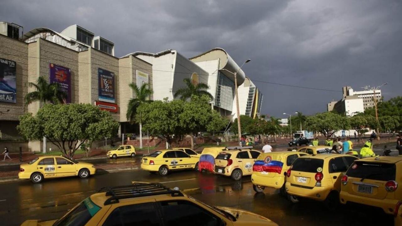 Los taxistas dicen que no levantarán los bloqueos hasta que el alcalde les cumpla con todo lo solicitado.